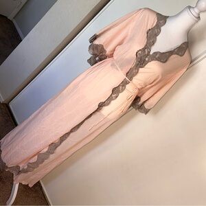 Blush pink vintage boudoir robe size Large